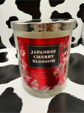Bath & Body Works Japanese Cherry Blossom Candle - Red & Silver